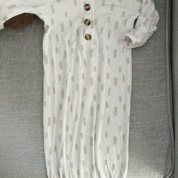 Lou Lou & Co Newborn knotted gown newborn- 3 months. - Picture 2 of 2